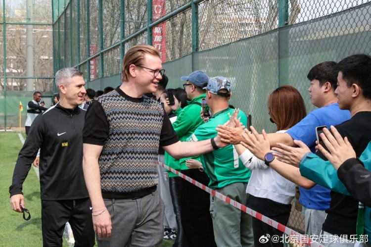 开云娱乐-球迷+媒体开放日,感谢有你!💚💚💚